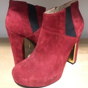 Guess Sz 8 Red Suede-Like zippered ankle bootie